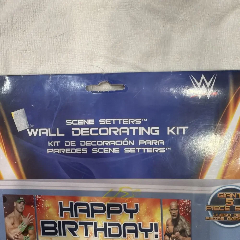 New Sealed WWE Scene Setter Wall Decorating Kit